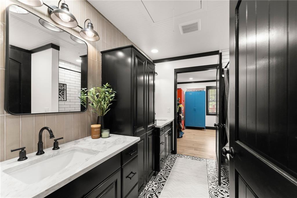 6147 Dahlonega Highway