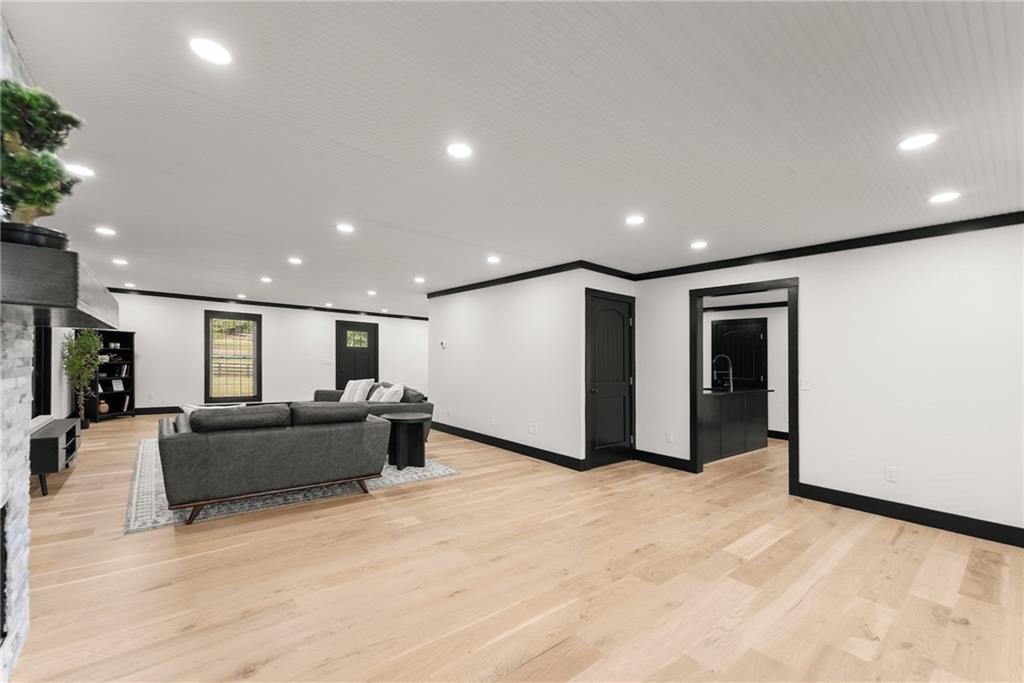 6147 Dahlonega Highway