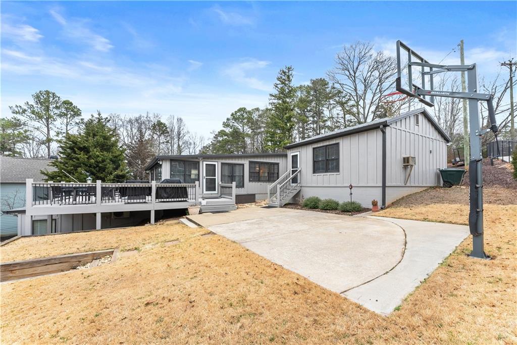 6052 Seminole Drive
