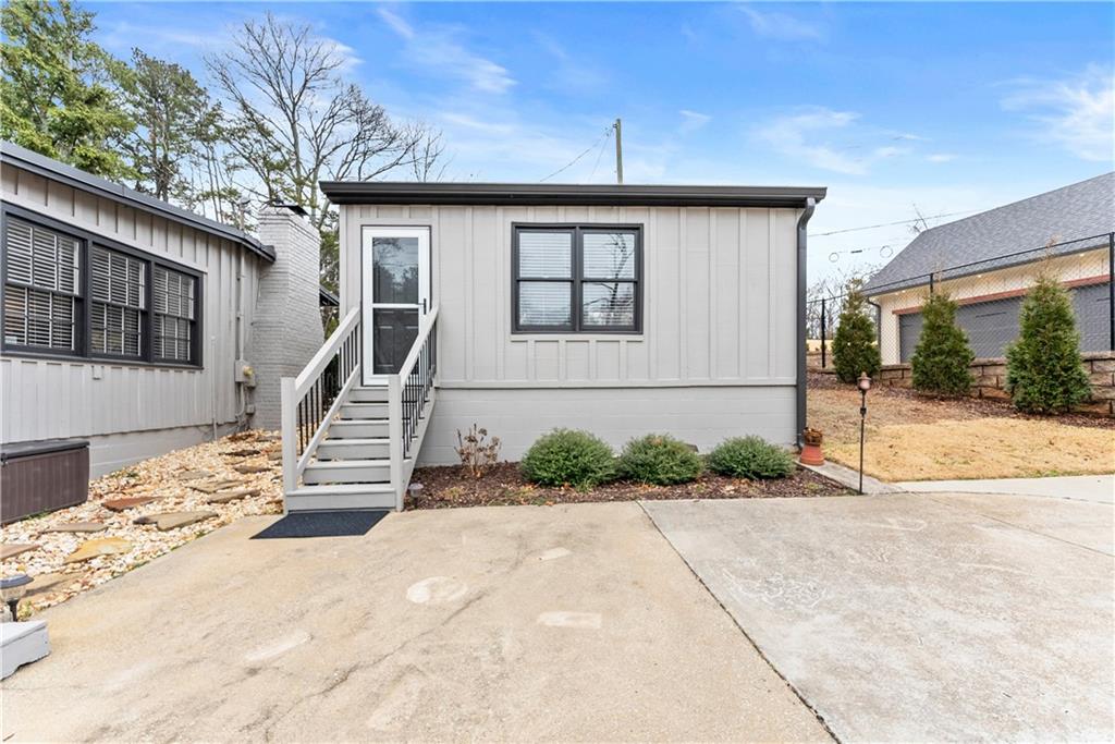 6052 Seminole Drive