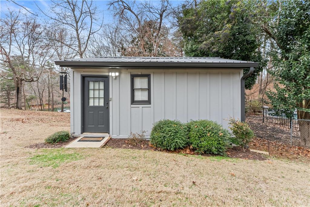 6052 Seminole Drive