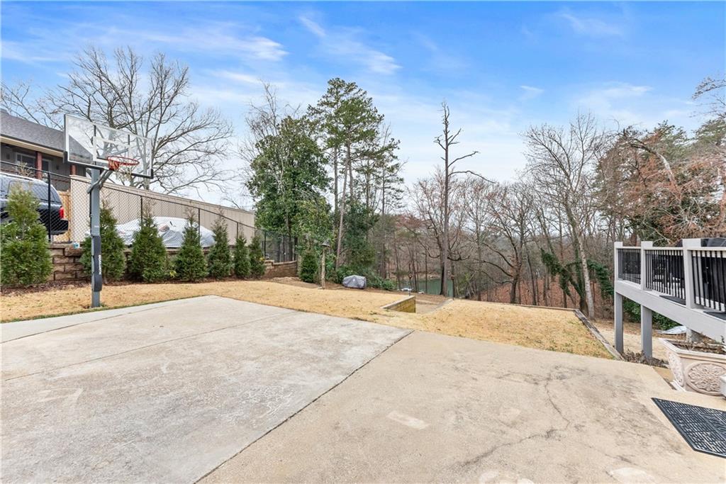 6052 Seminole Drive