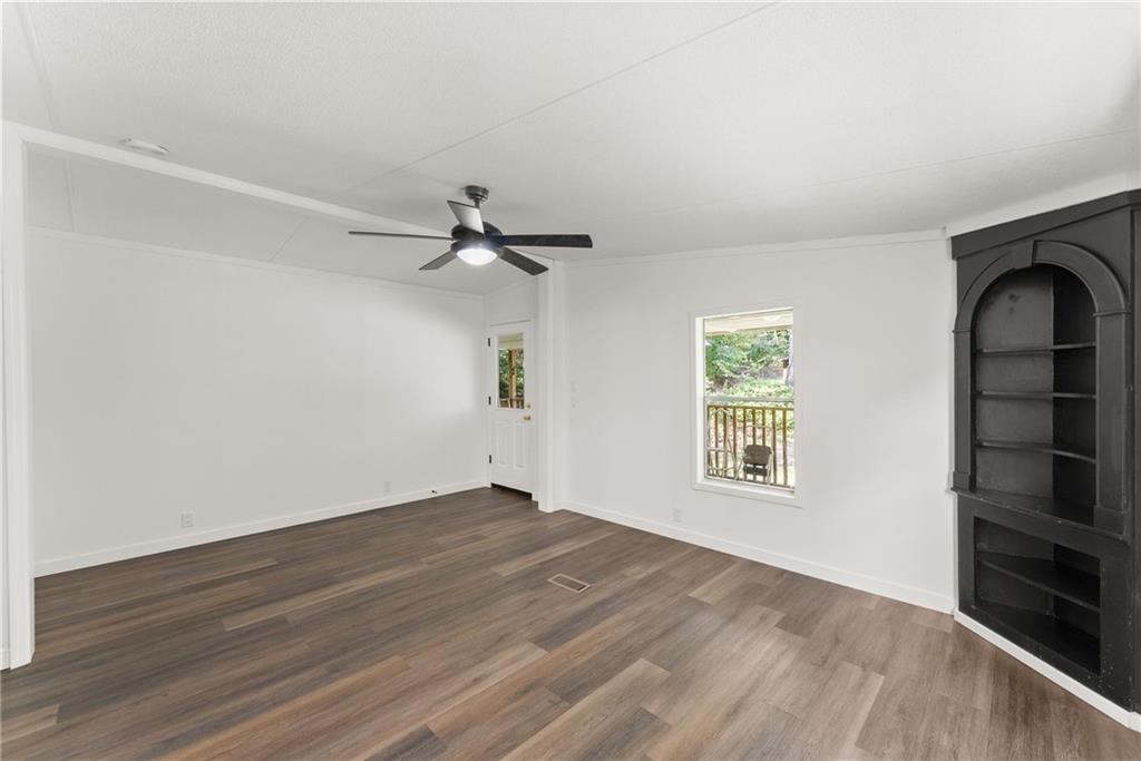 6220 Lee Lane