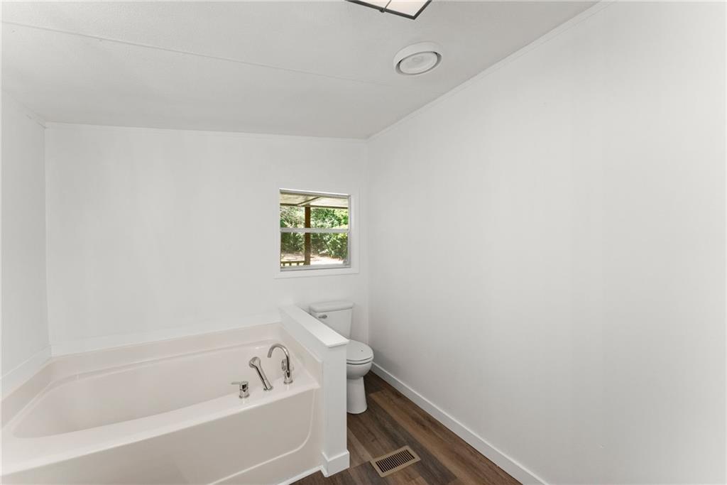 6220 Lee Lane