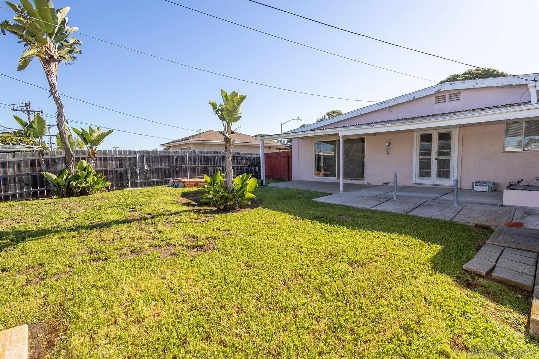 4682 Clairemont Dr