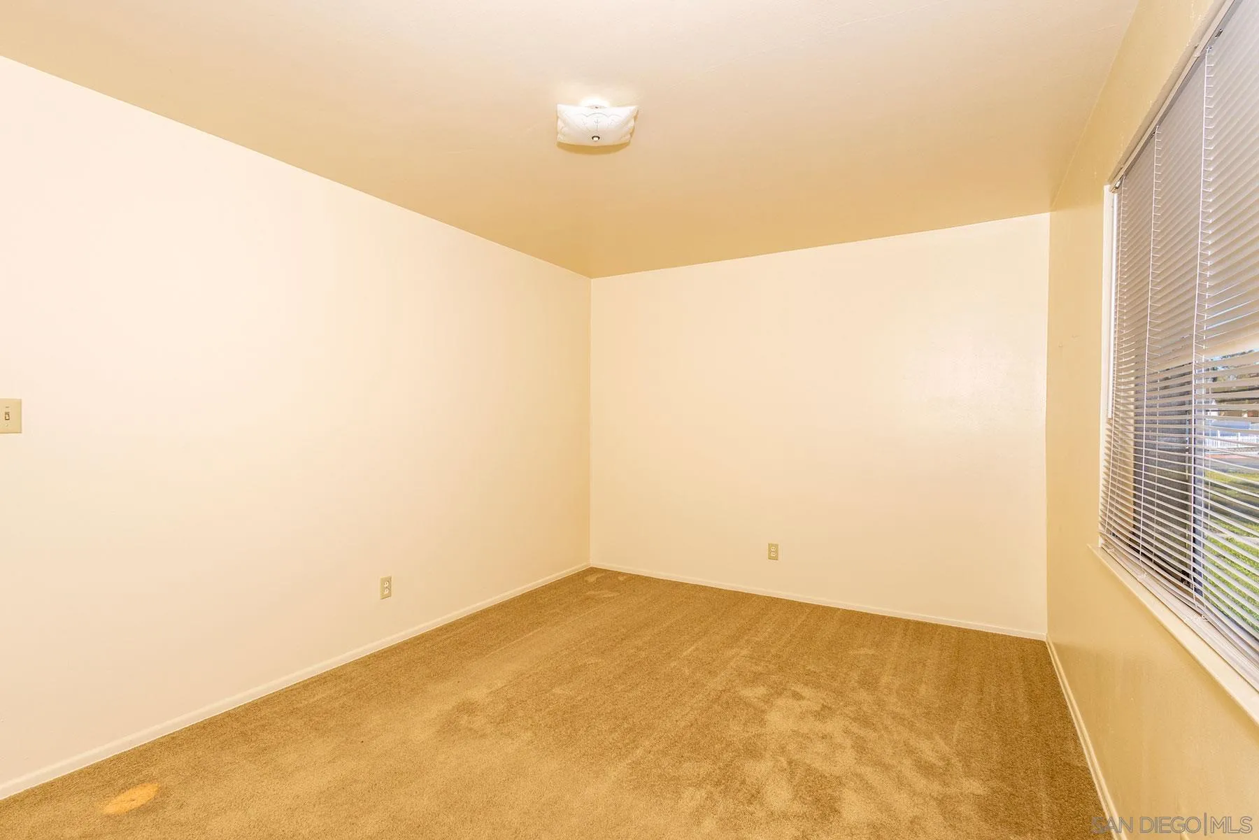 4682 Clairemont Dr