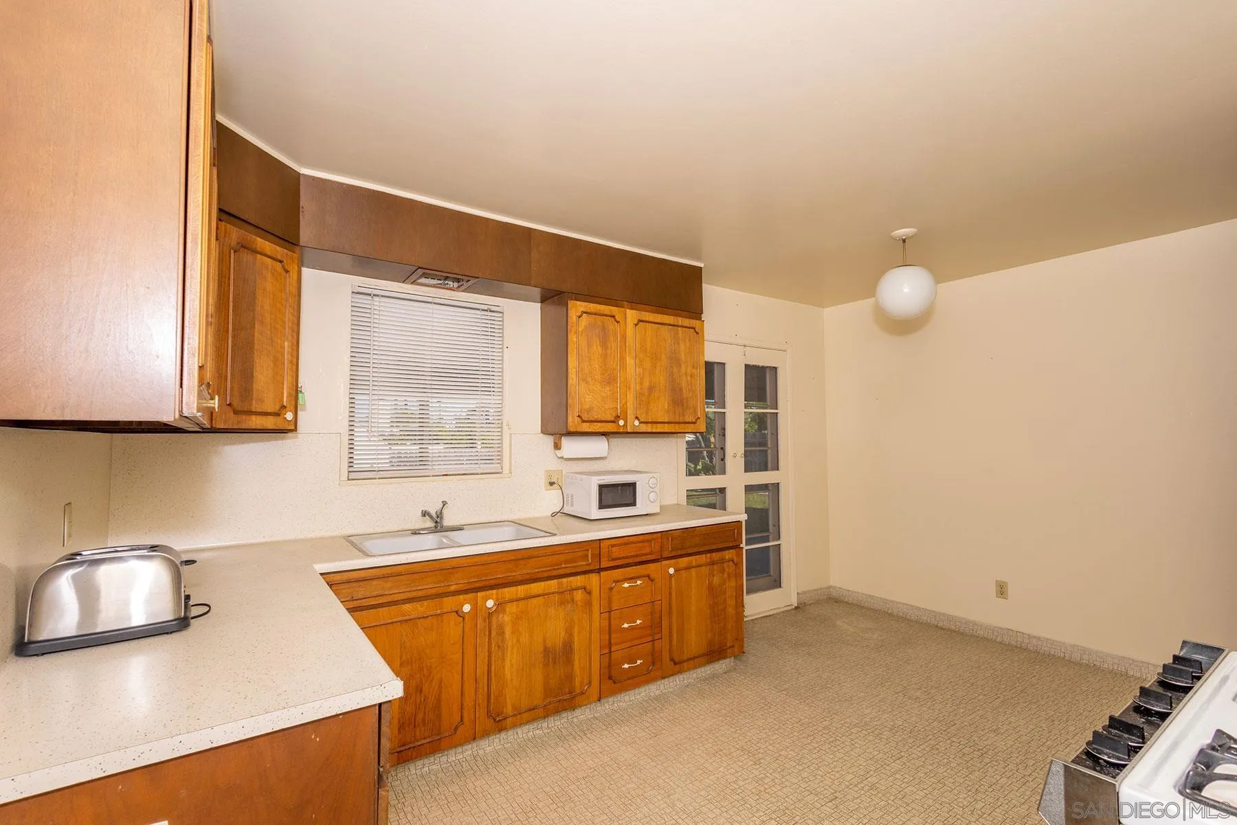 4682 Clairemont Dr