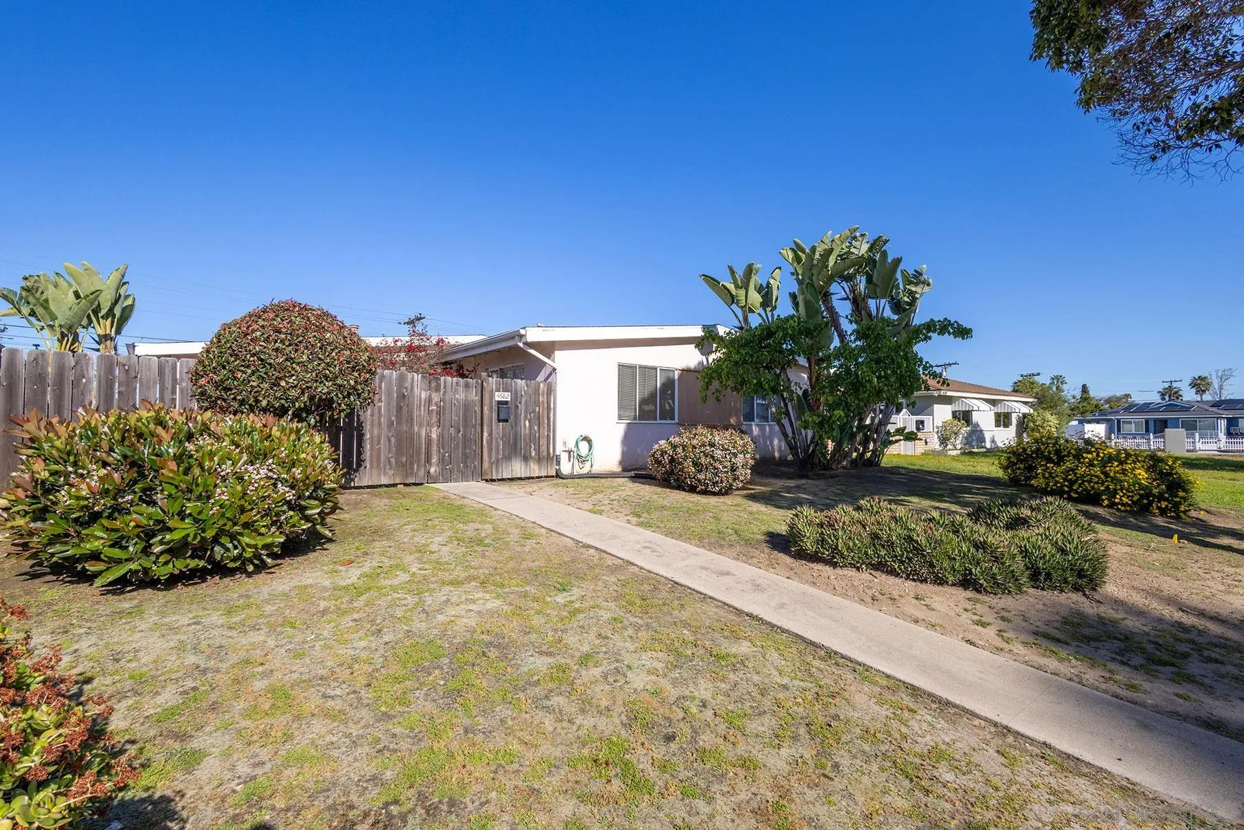 4682 Clairemont Dr