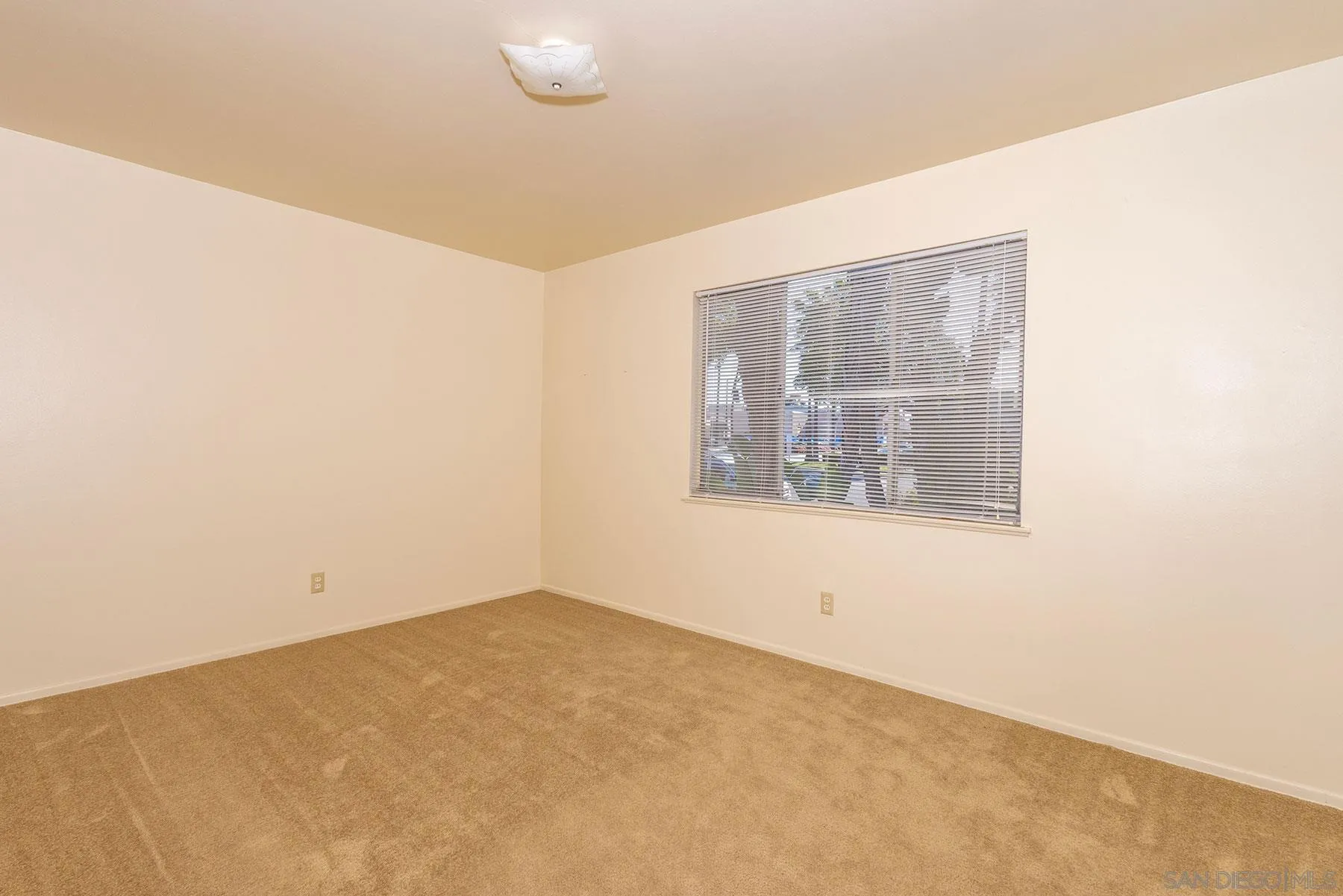 4682 Clairemont Dr