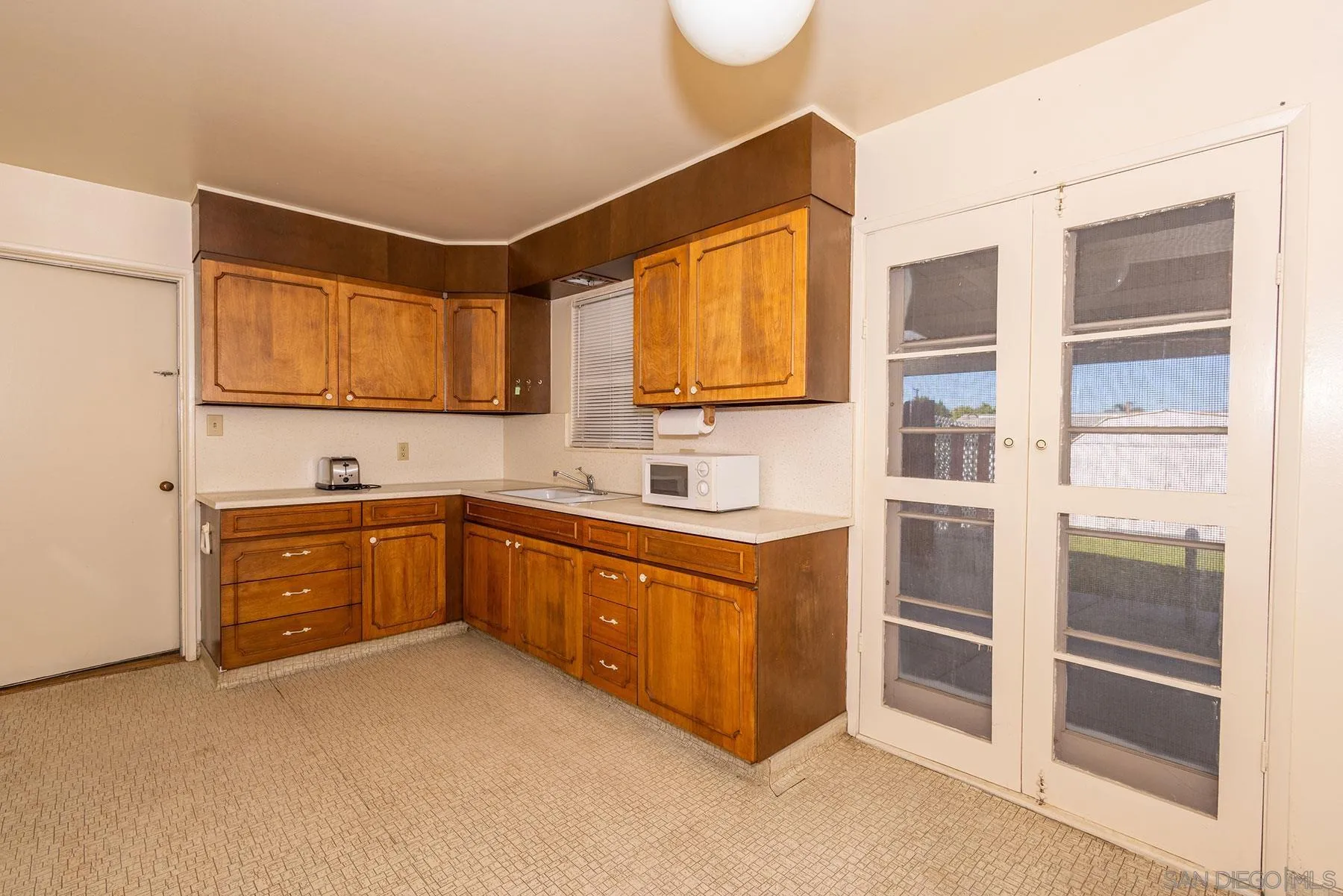 4682 Clairemont Dr