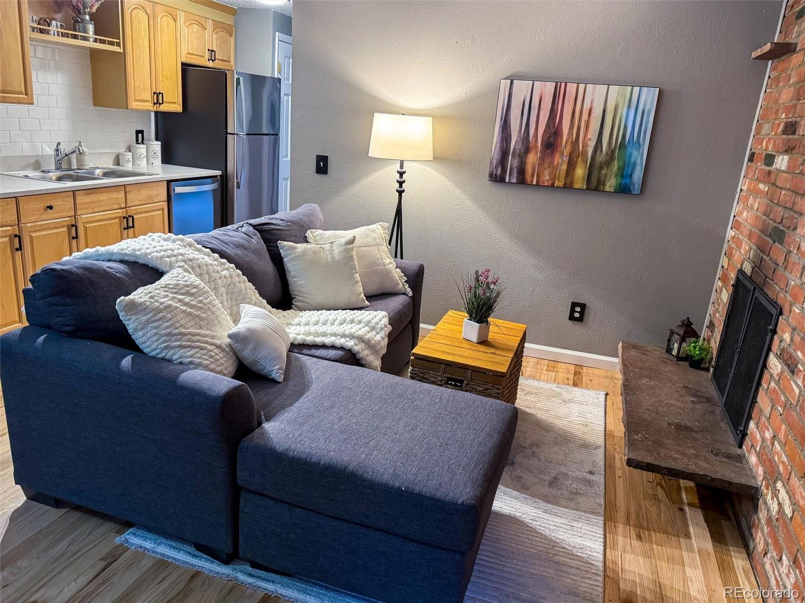 155 S Pennsylvania Street Unit: 202