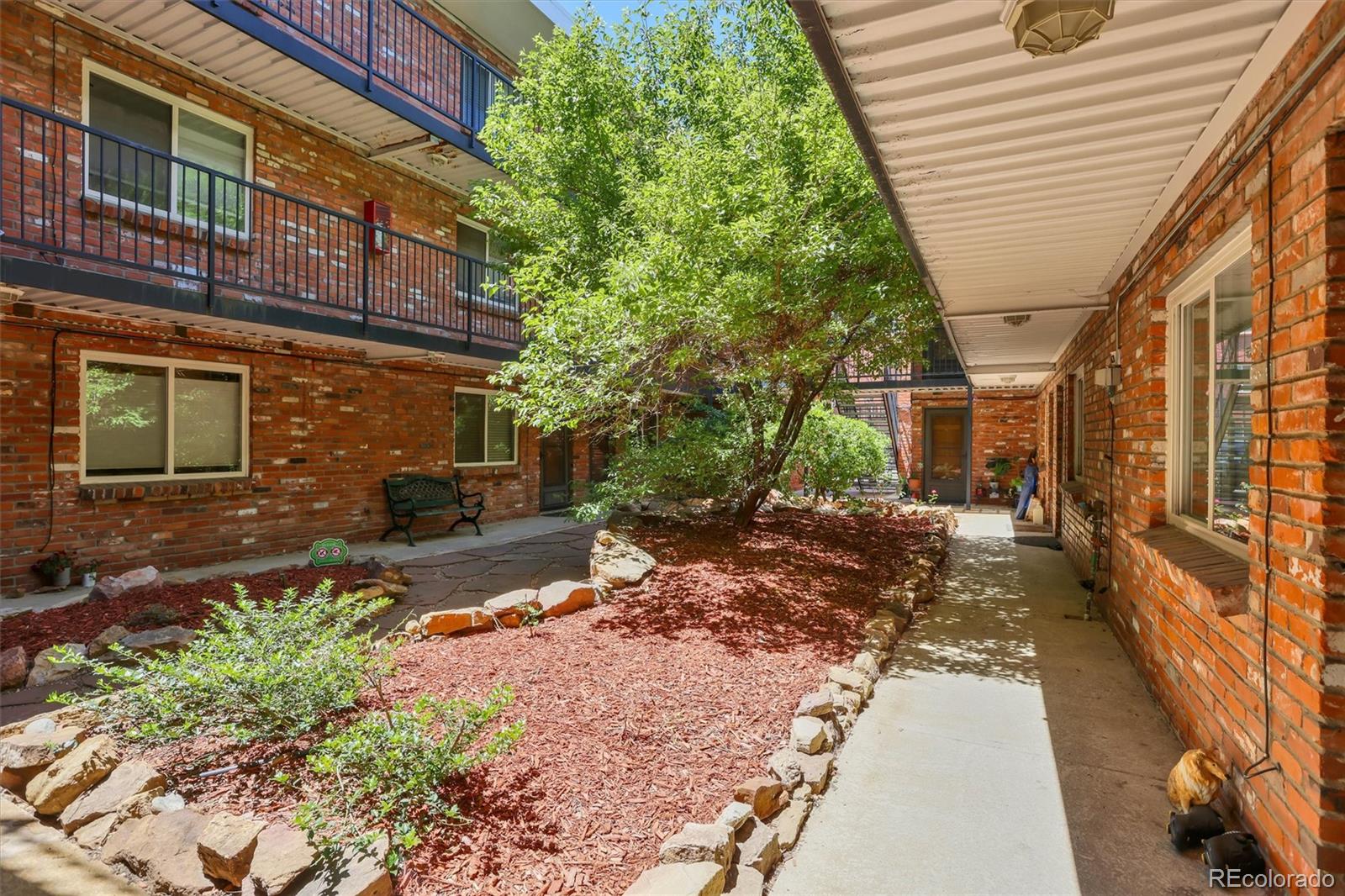 155 S Pennsylvania Street Unit: 202