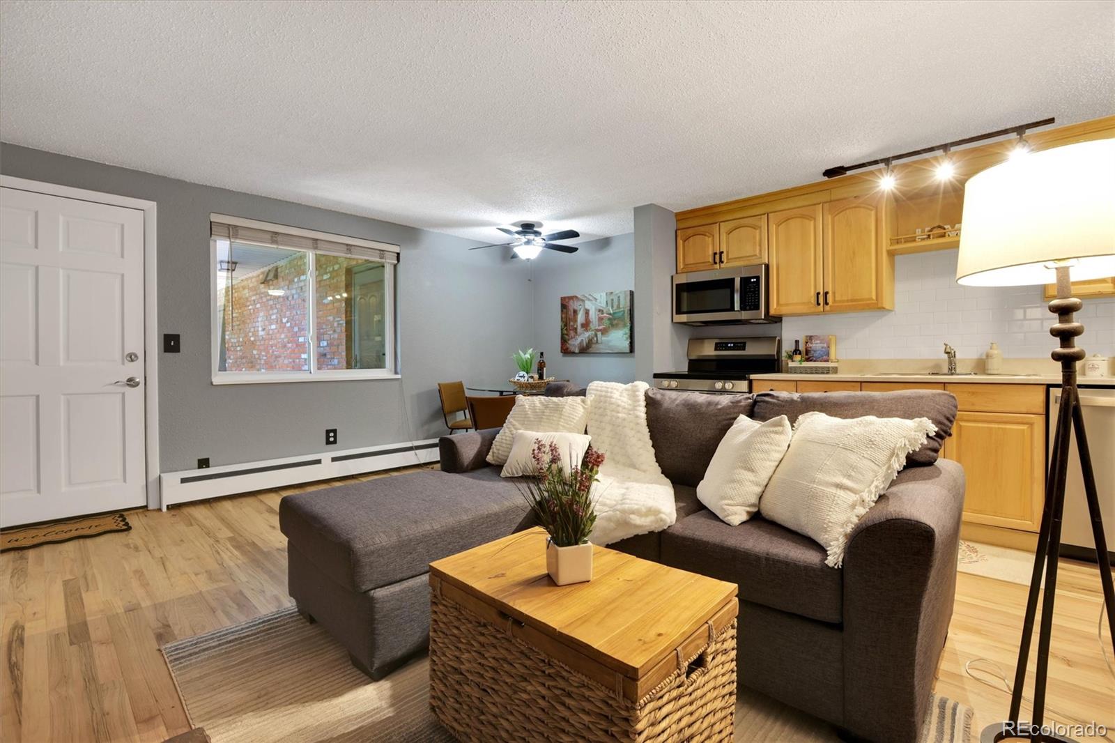 155 S Pennsylvania Street Unit: 202