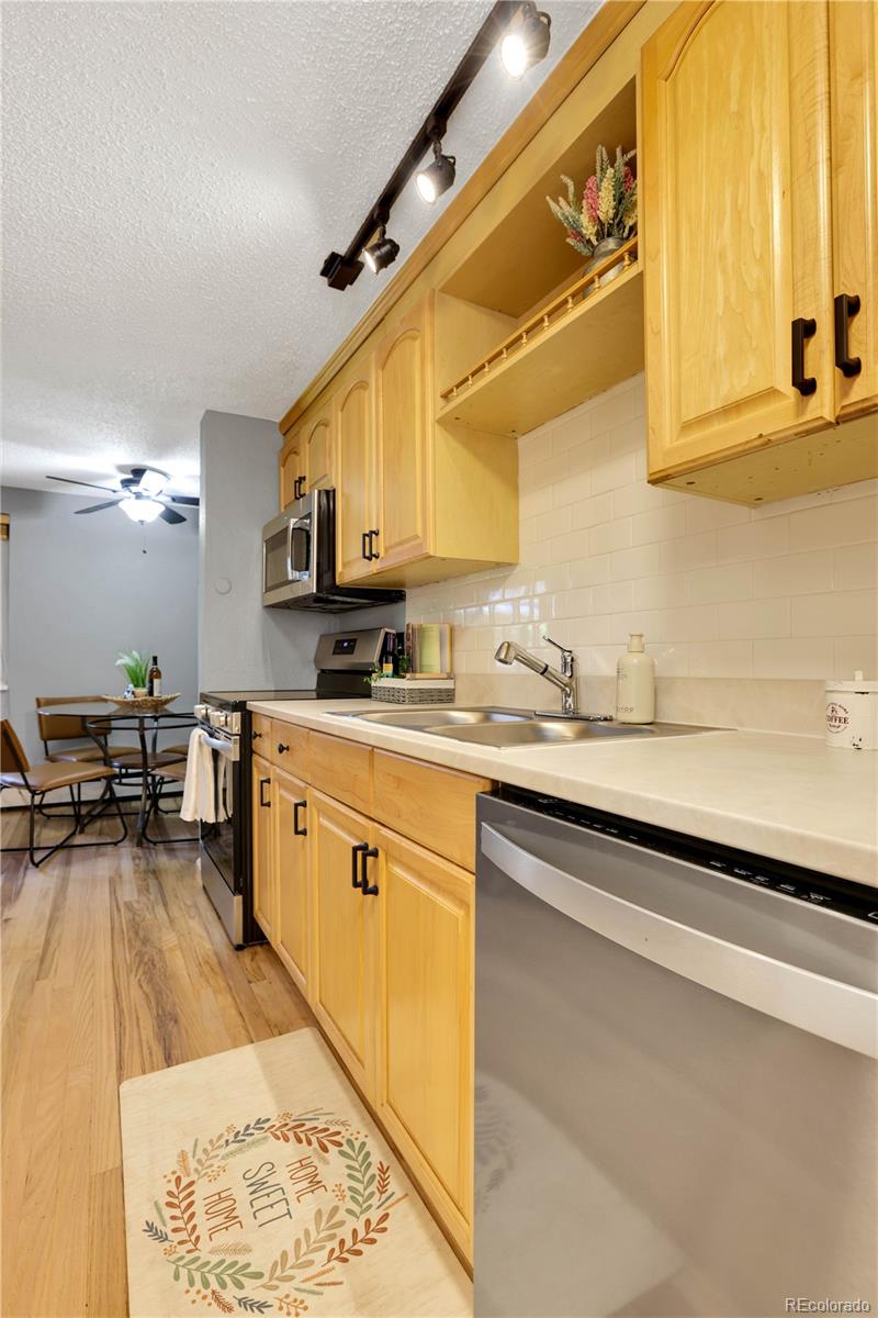 155 S Pennsylvania Street Unit: 202