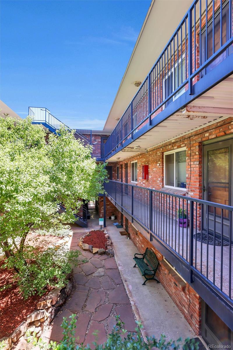 155 S Pennsylvania Street Unit: 202