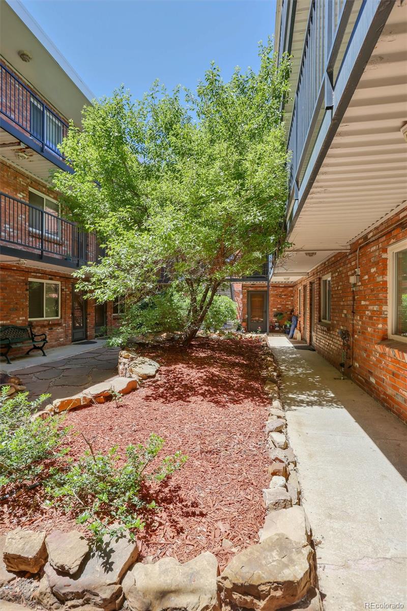 155 S Pennsylvania Street Unit: 202