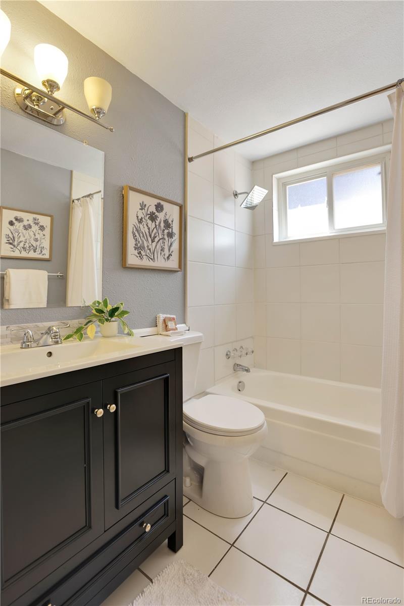 155 S Pennsylvania Street Unit: 202