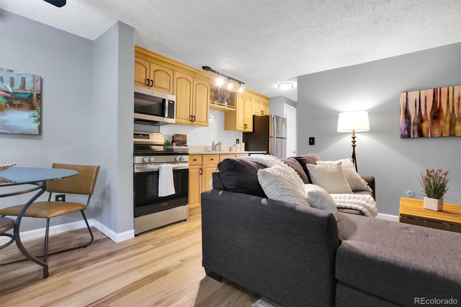 155 S Pennsylvania Street Unit: 202
