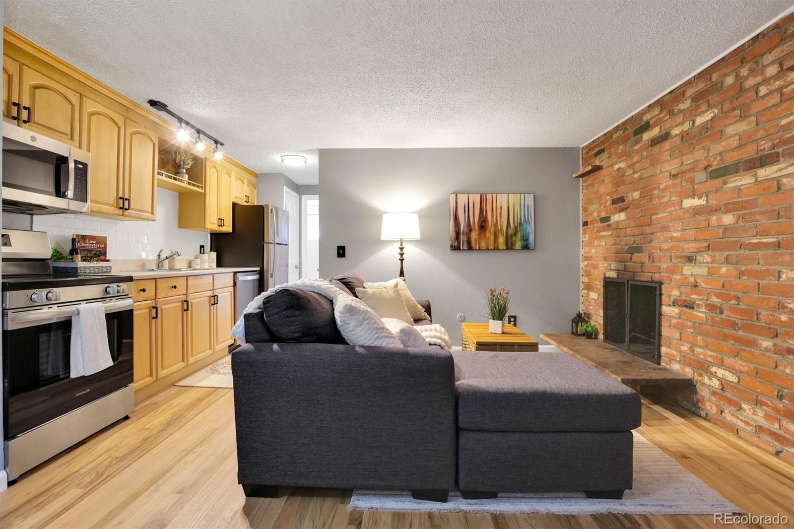 155 S Pennsylvania Street Unit: 202