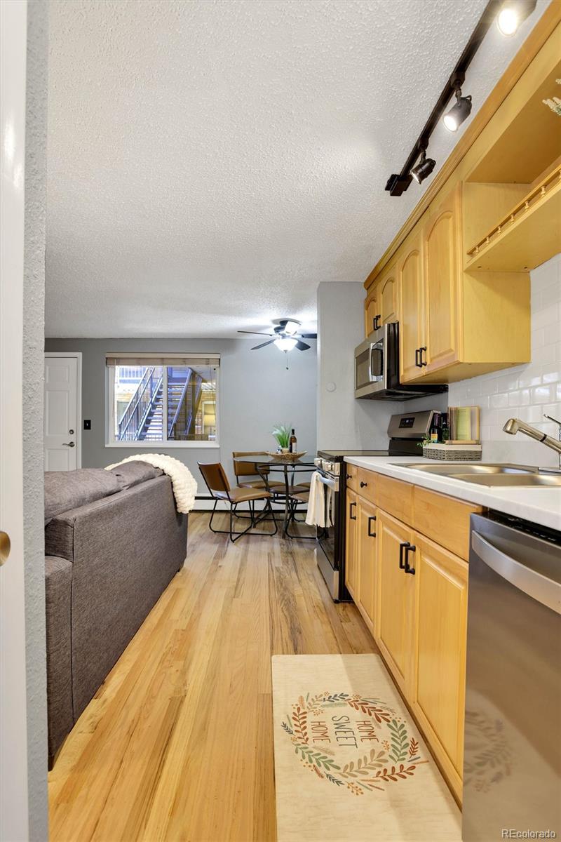 155 S Pennsylvania Street Unit: 202