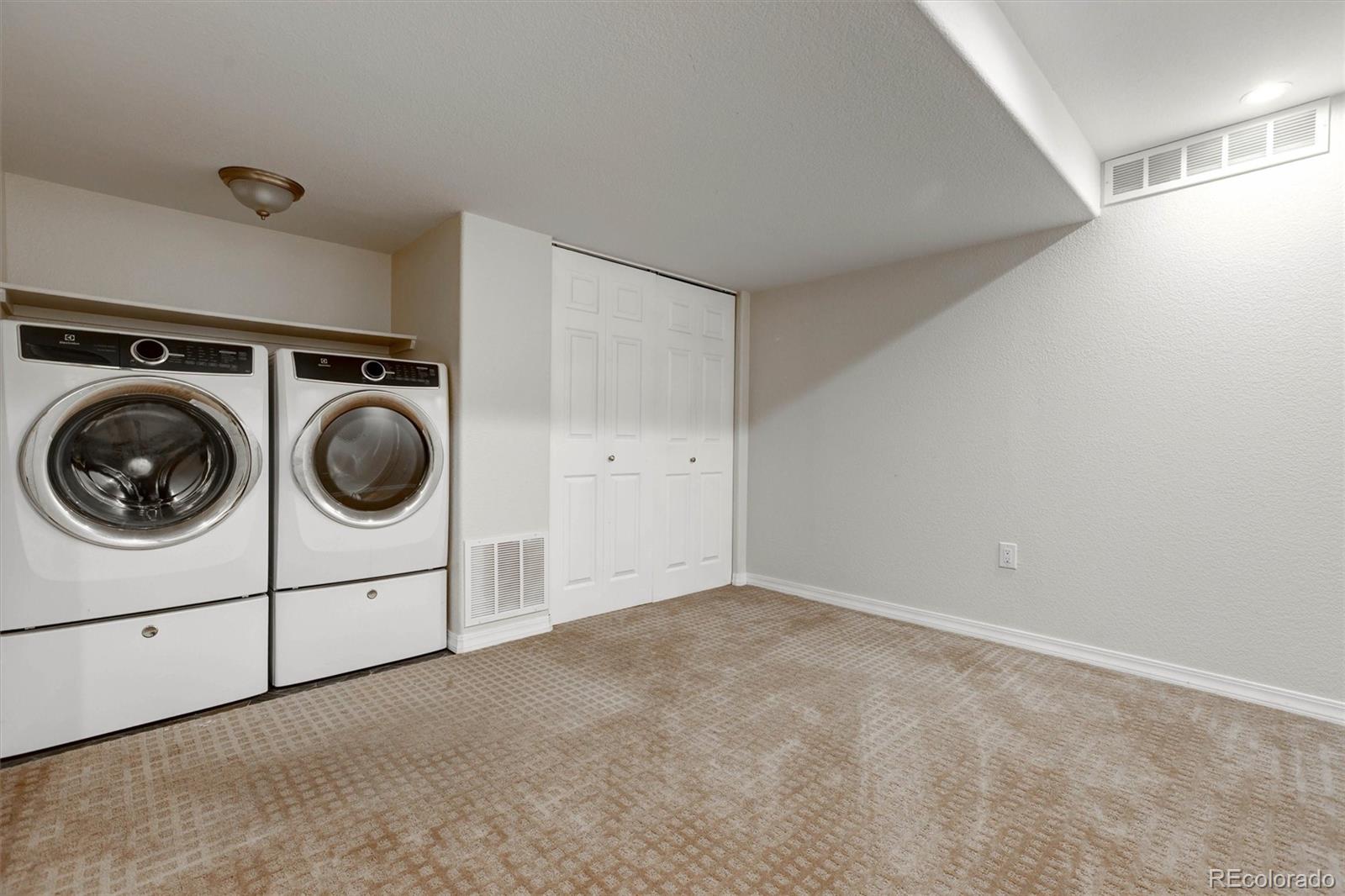 8210 S Fillmore Circle