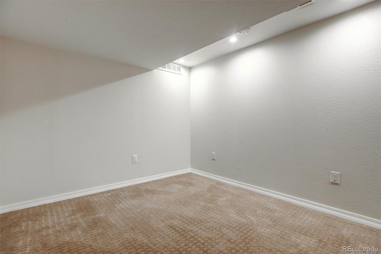 8210 S Fillmore Circle