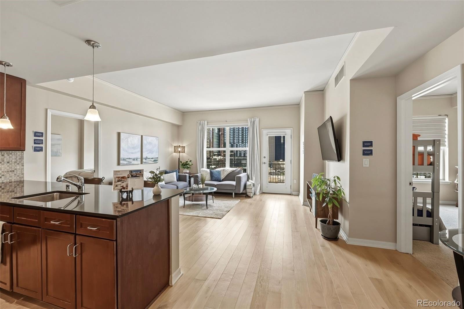 1975 N Grant Street Unit: 813