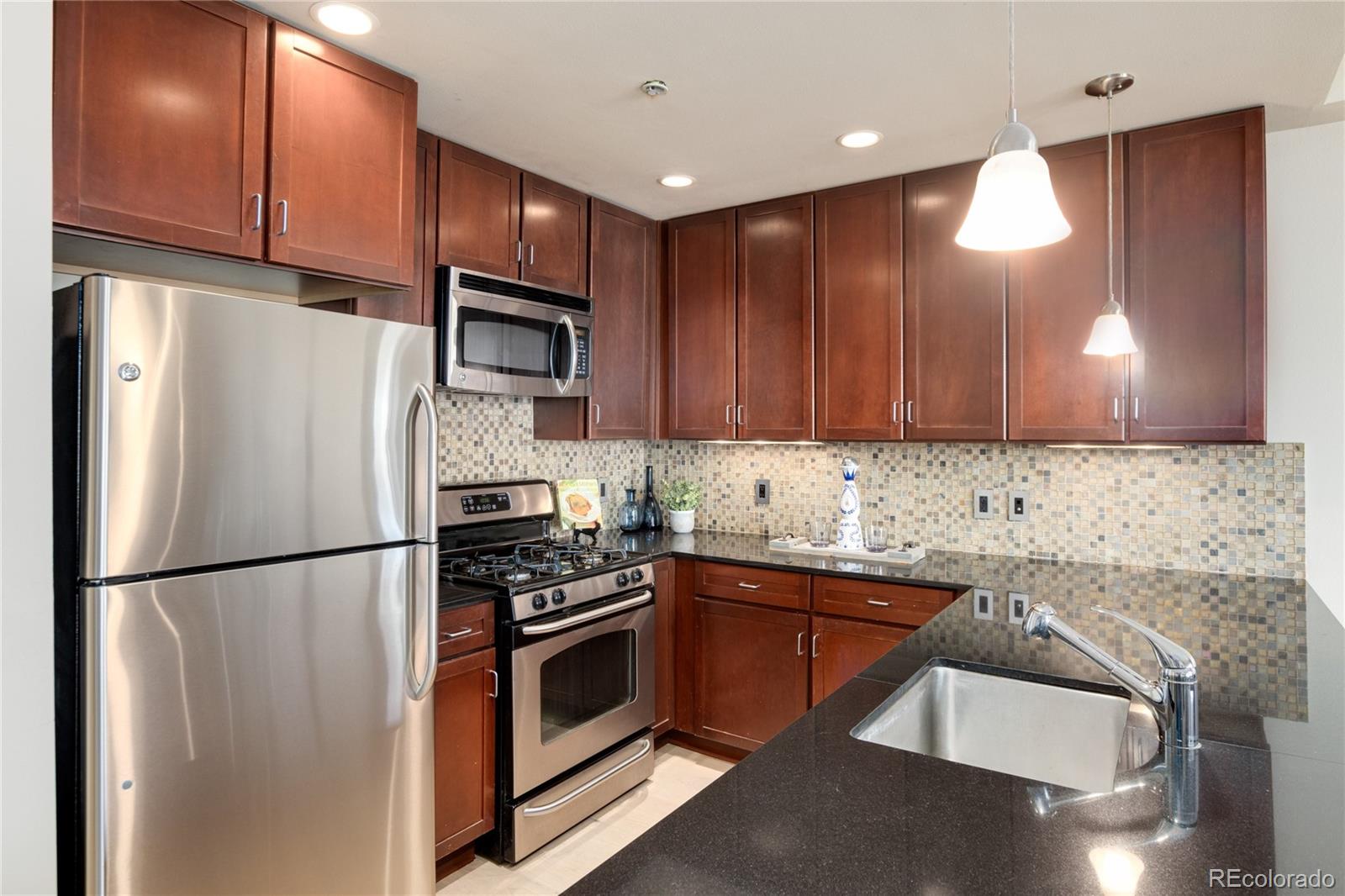 1975 N Grant Street Unit: 813