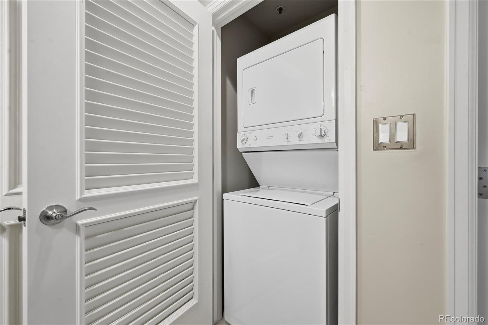 1975 N Grant Street Unit: 813