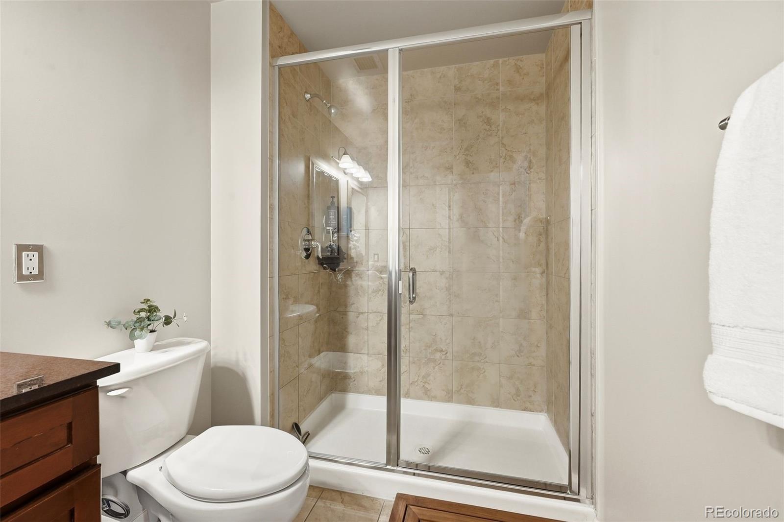 1975 N Grant Street Unit: 813