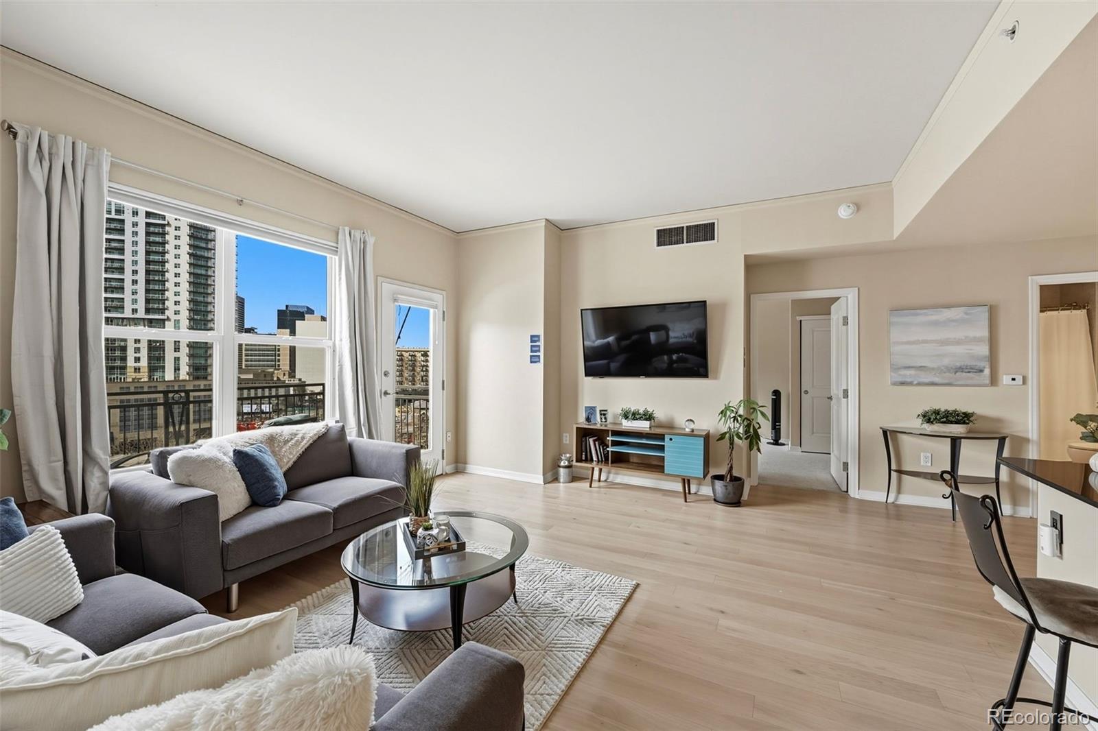 1975 N Grant Street Unit: 813