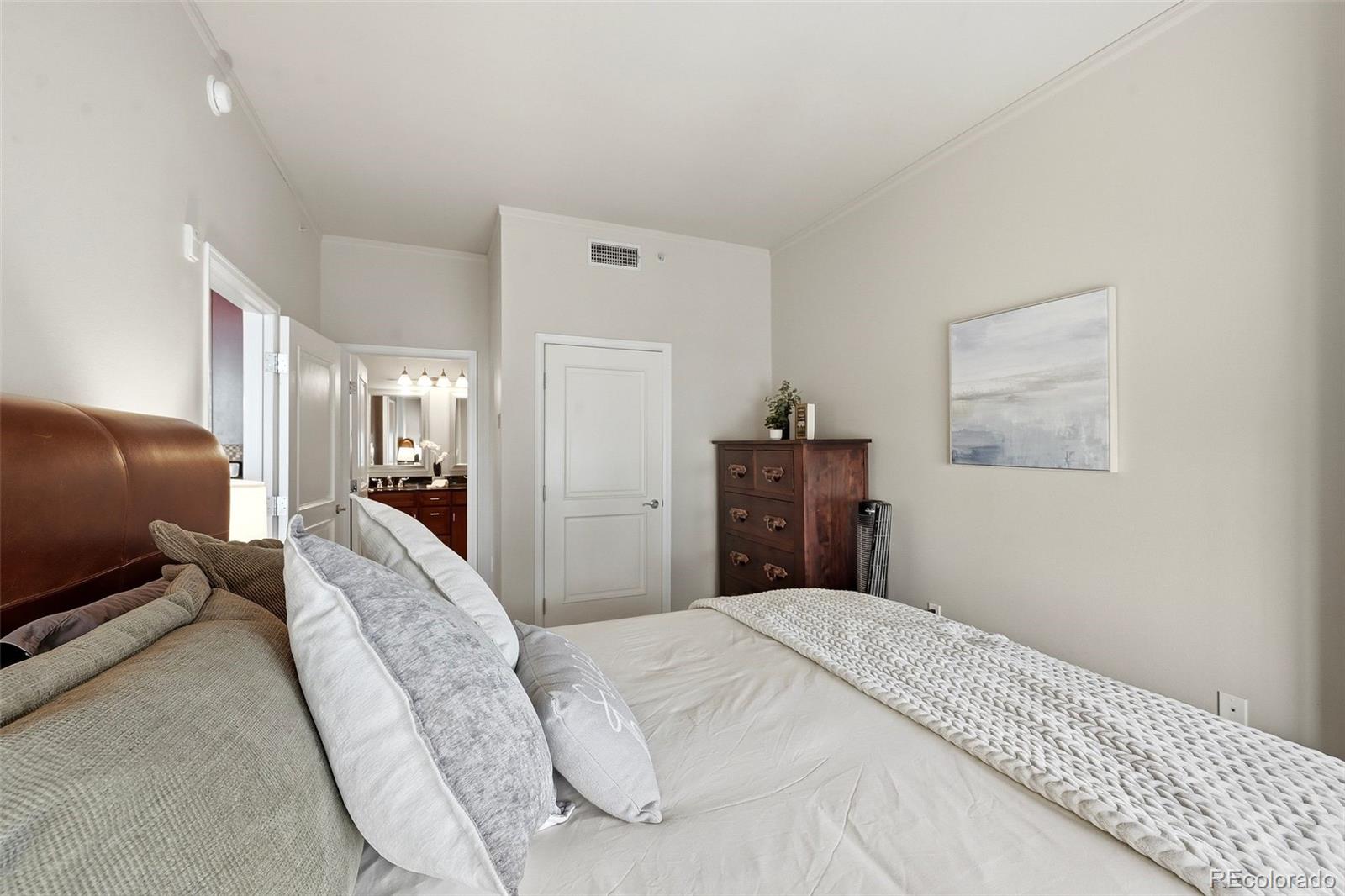 1975 N Grant Street Unit: 813