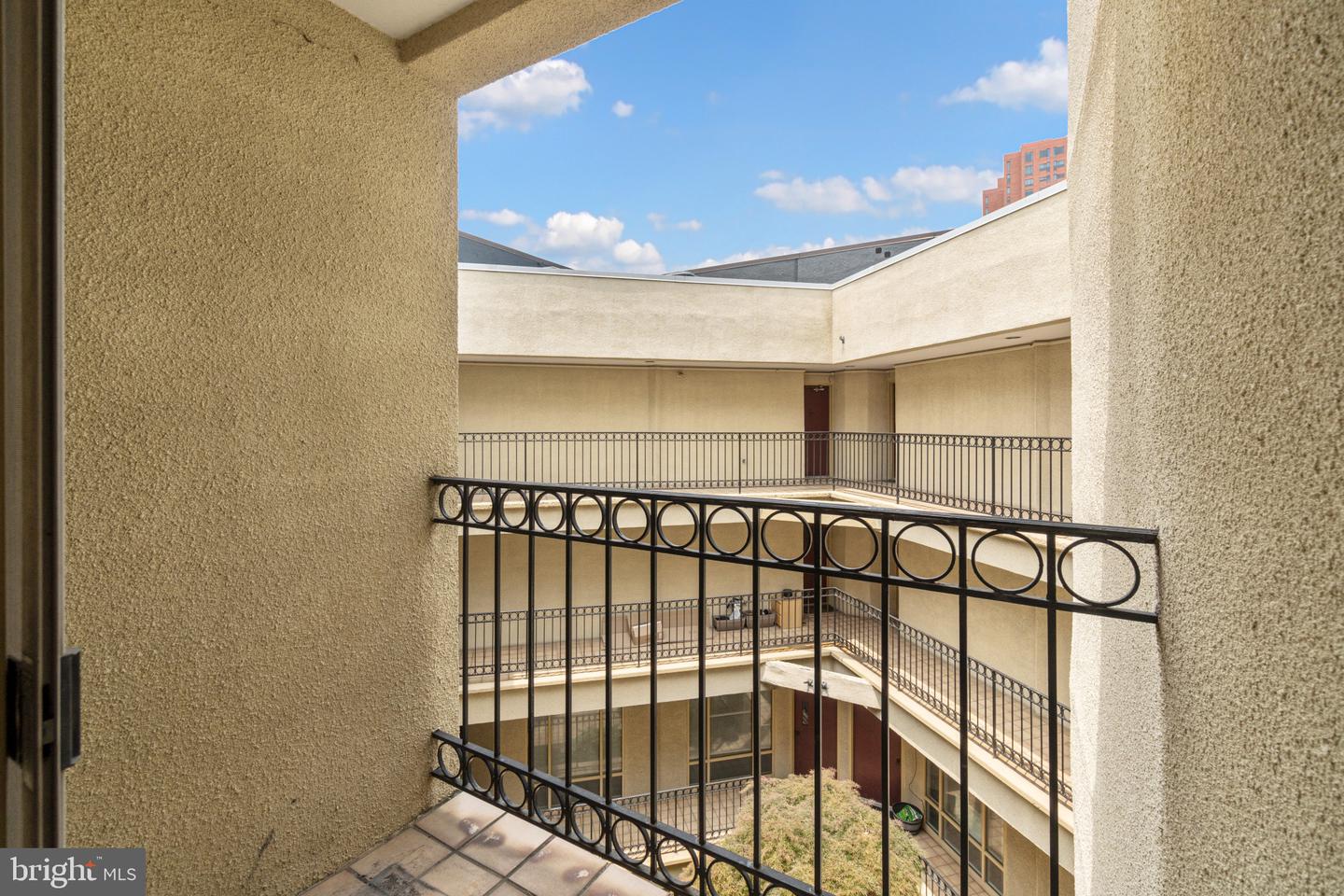 723 S Charles St #302