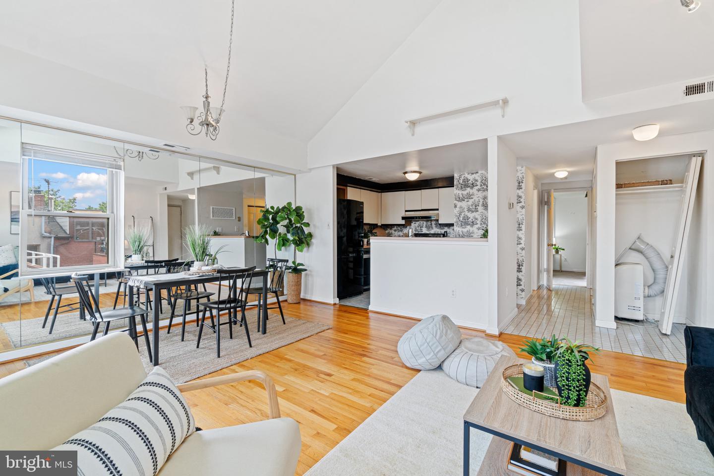 723 S Charles St #302