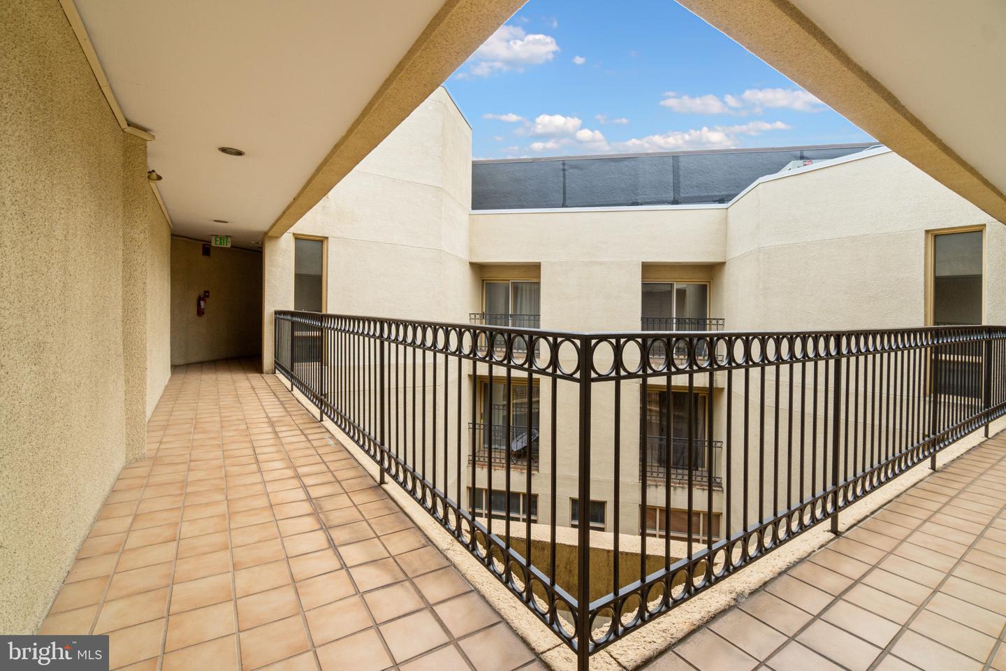 723 S Charles St #302