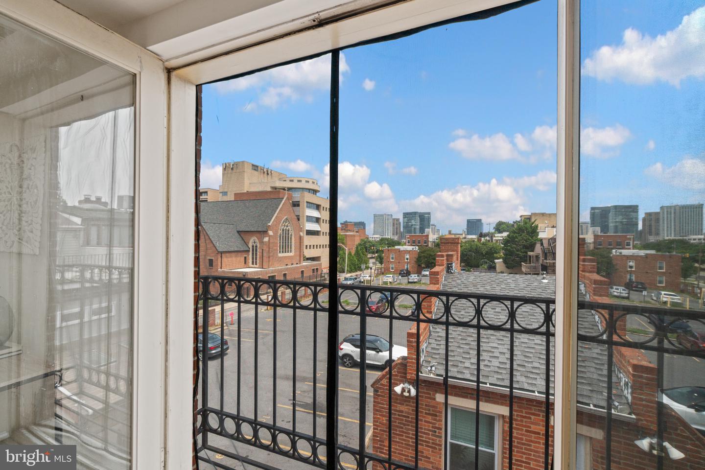 723 S Charles St #302