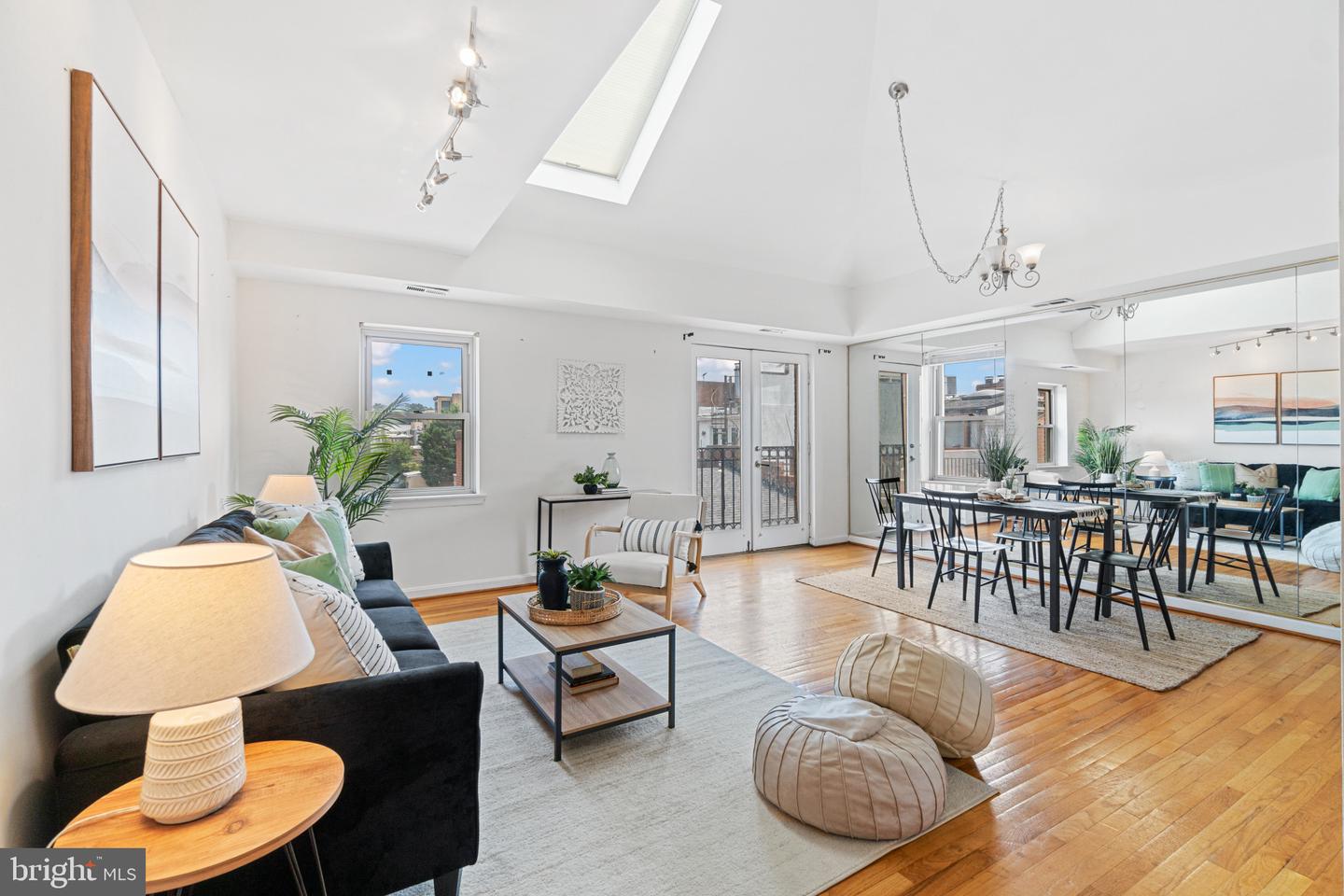 723 S Charles St #302