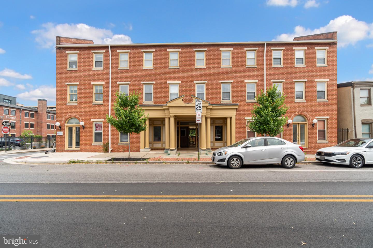 723 S Charles St #302