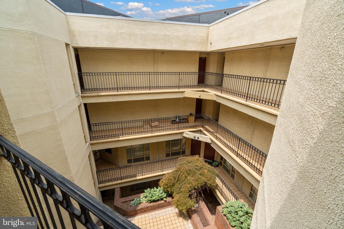 723 S Charles St #302