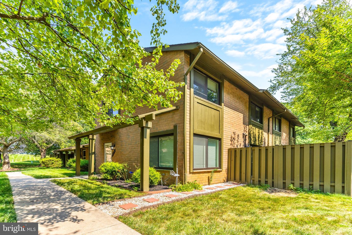 9594 Standon Pl