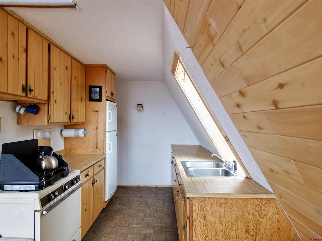 1170 Geneva Loop
