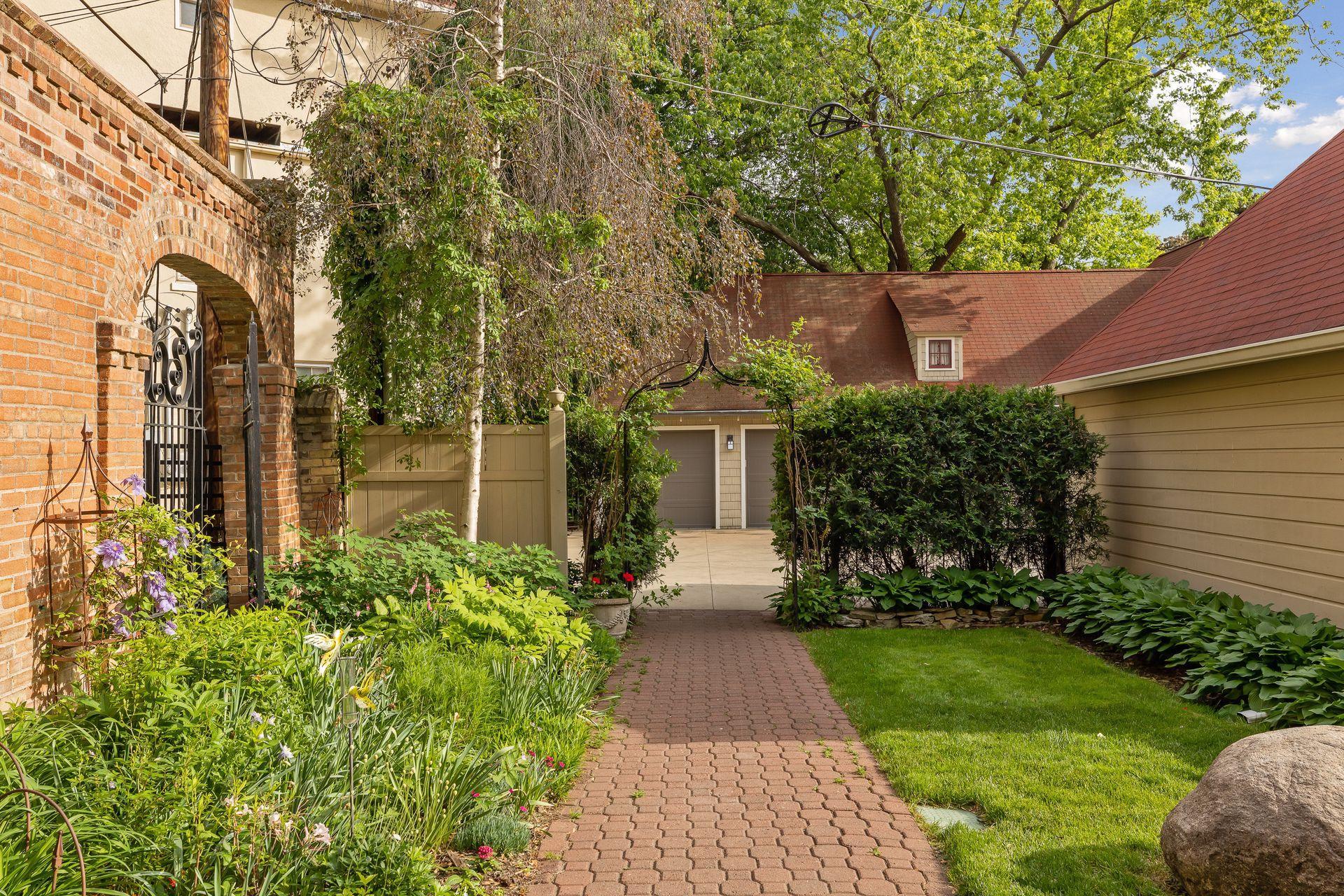 436 Portland Avenue Unit: 16