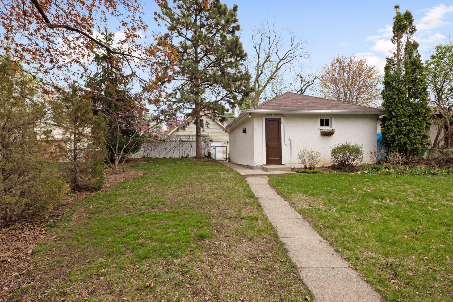 198 Montrose Place