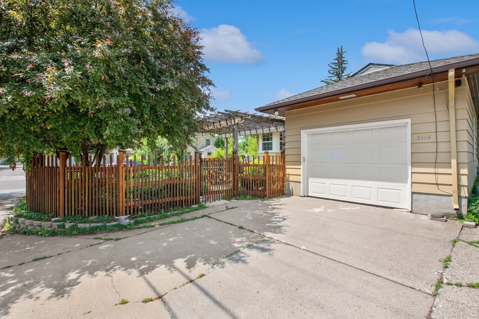 2118 Highland Parkway