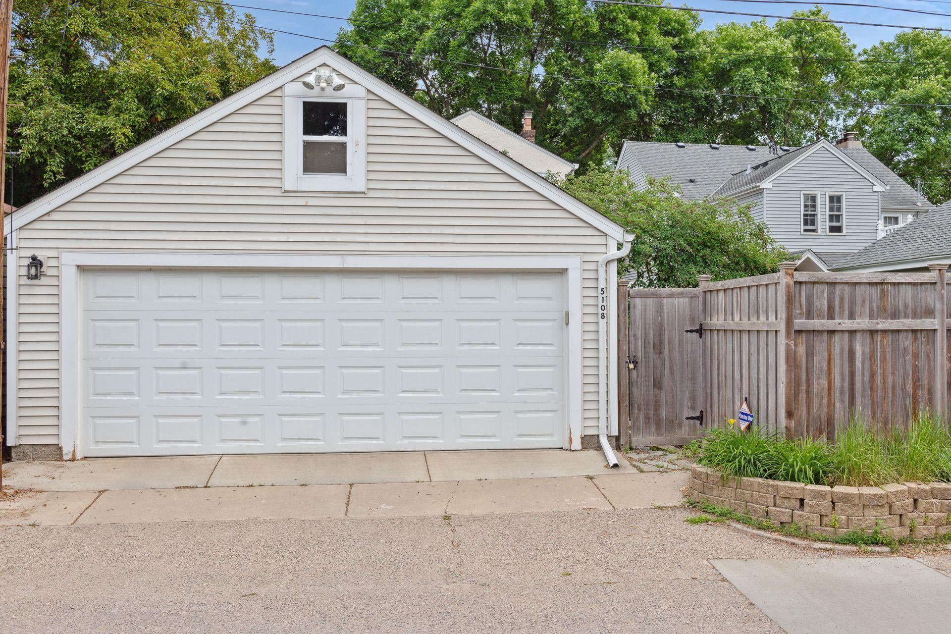 5108 Woodlawn Boulevard