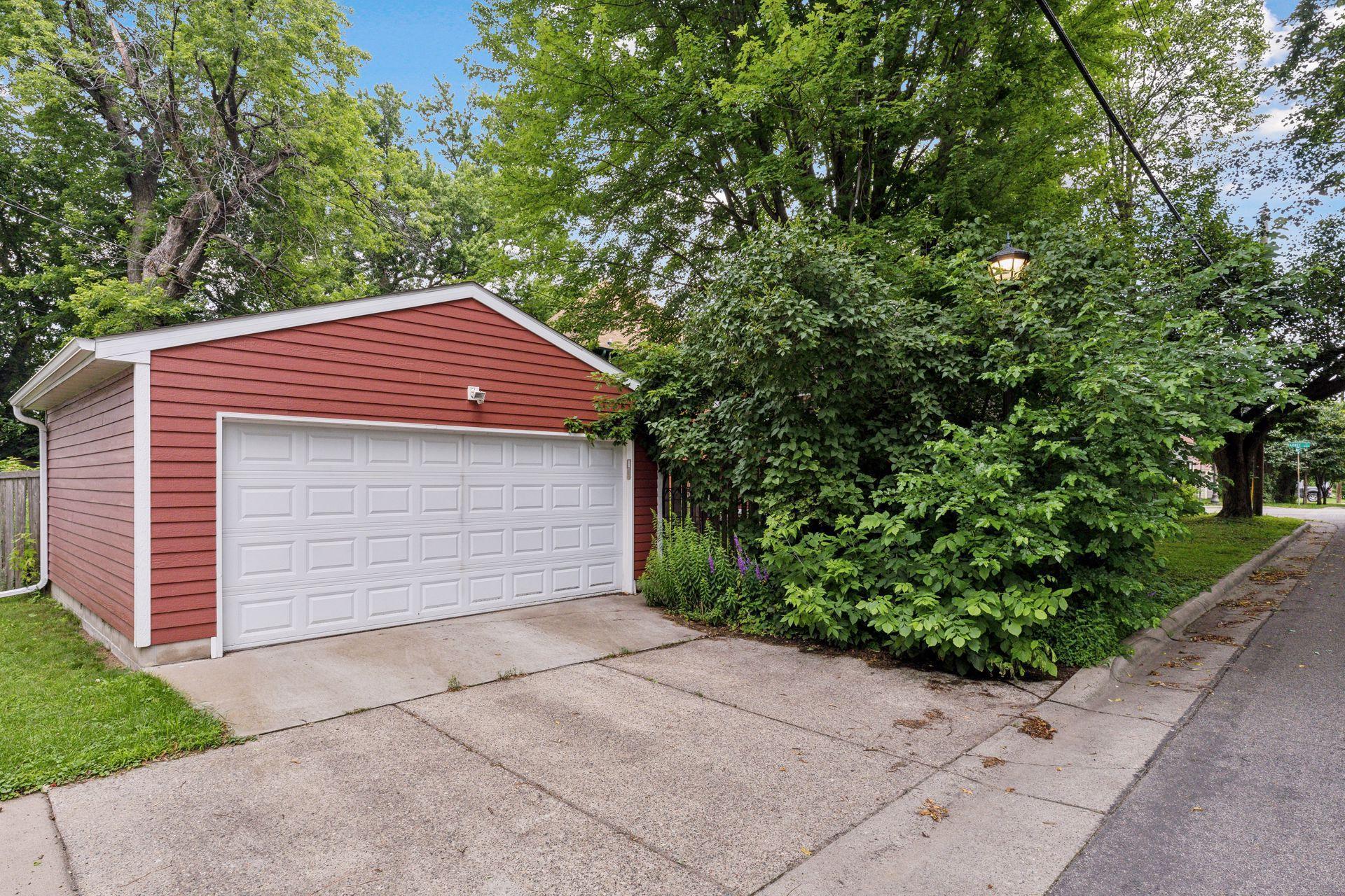 1043 Barrett Street