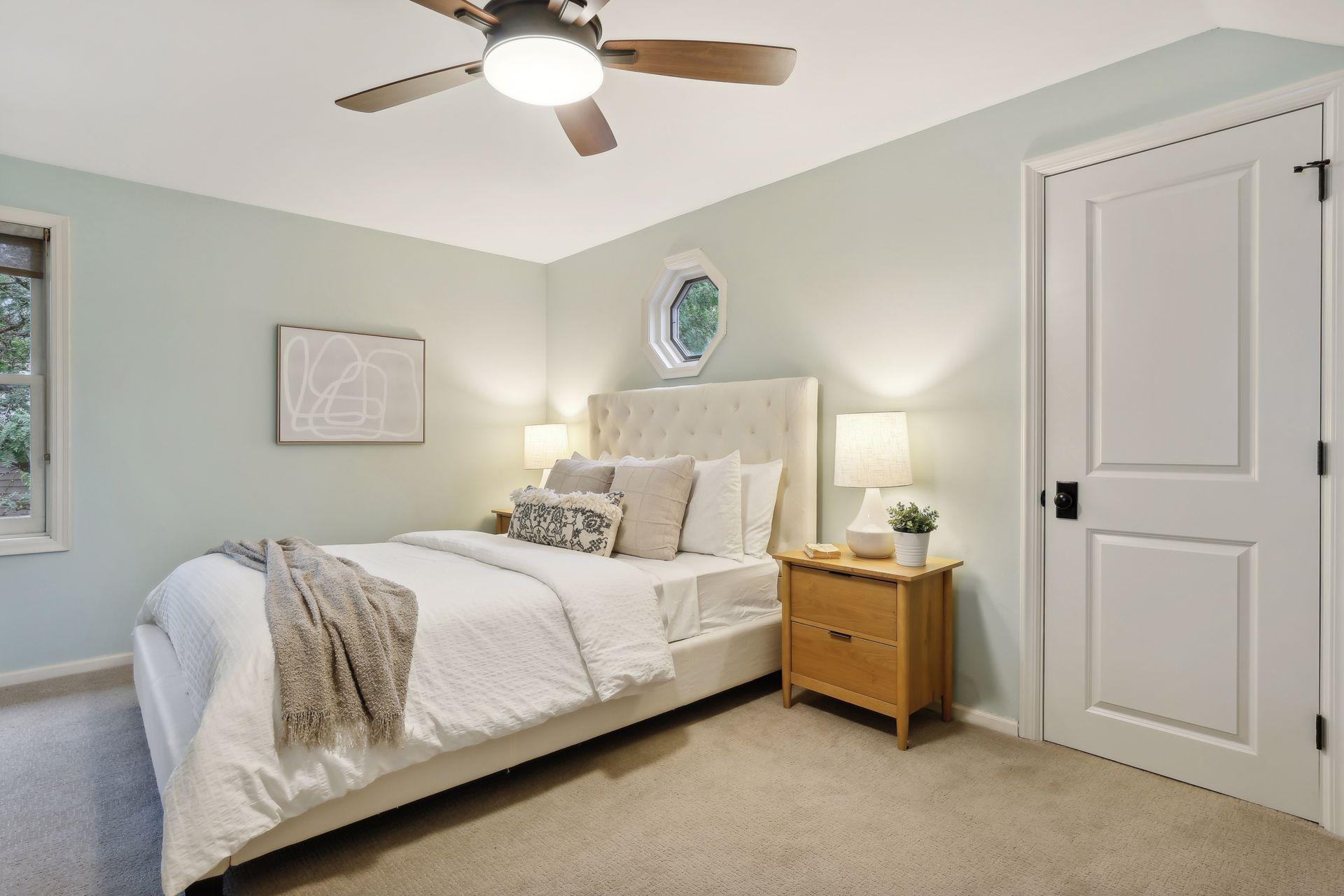 1617 Dunlap Street N