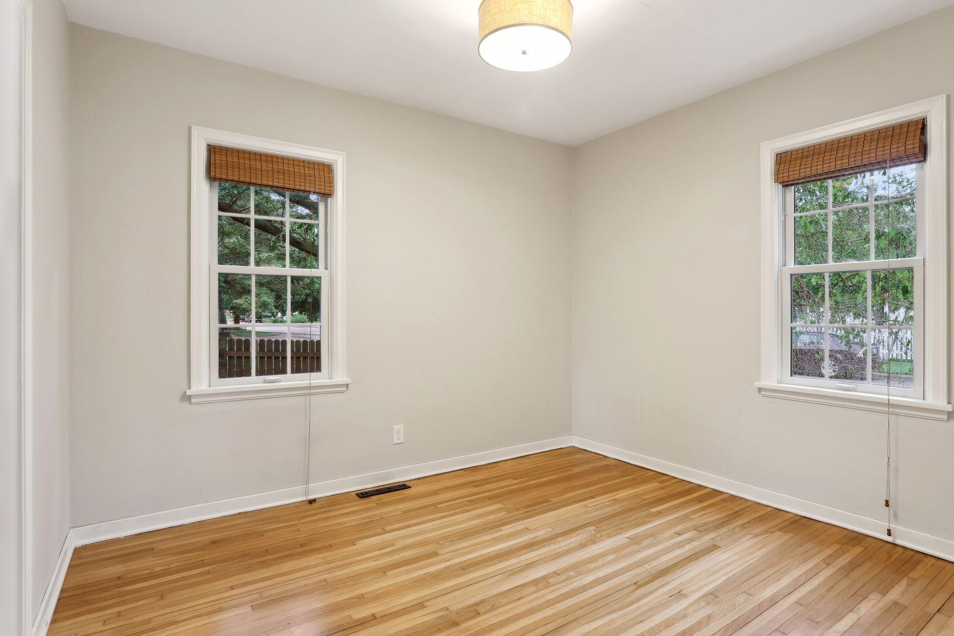 1617 Dunlap Street N