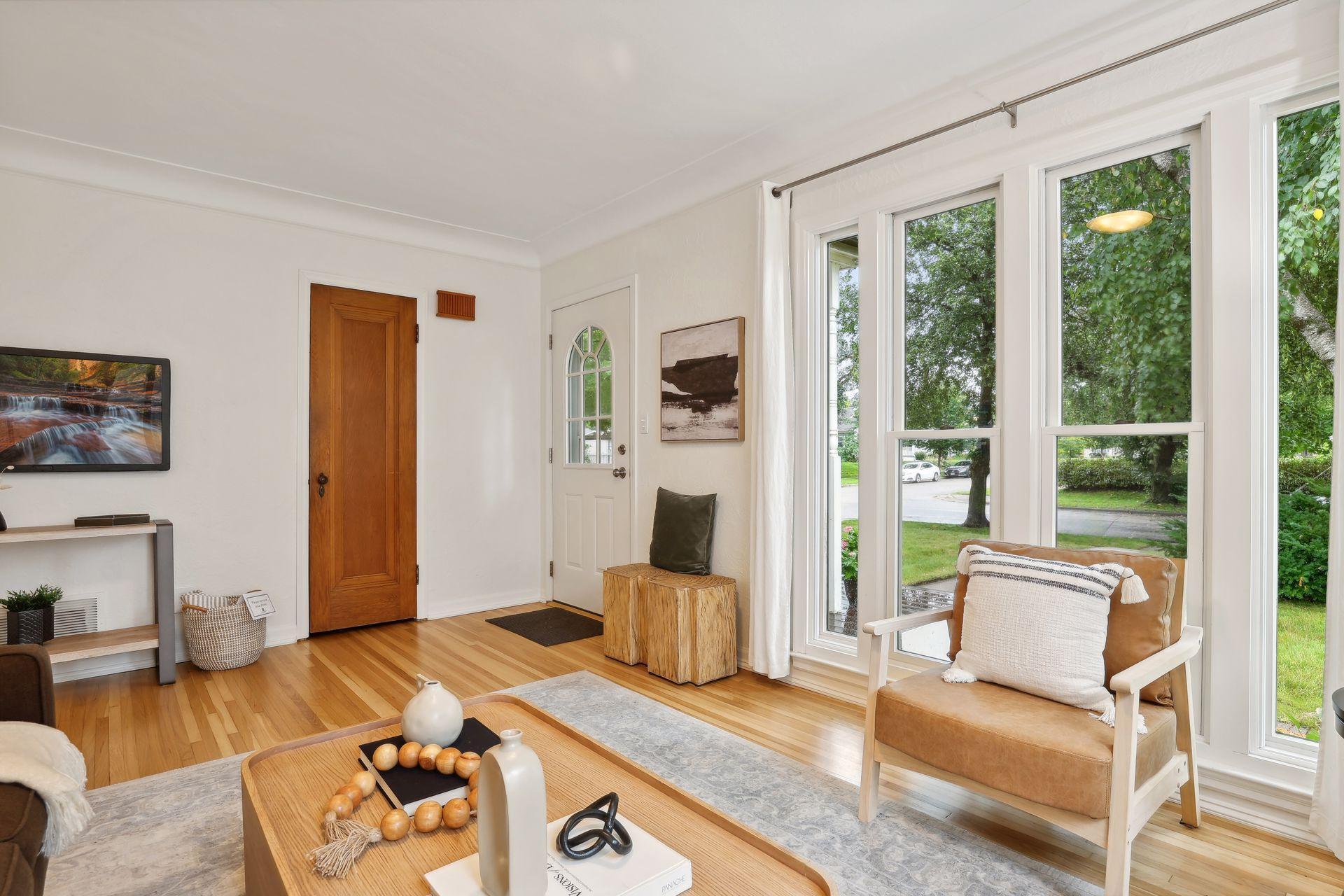 1617 Dunlap Street N