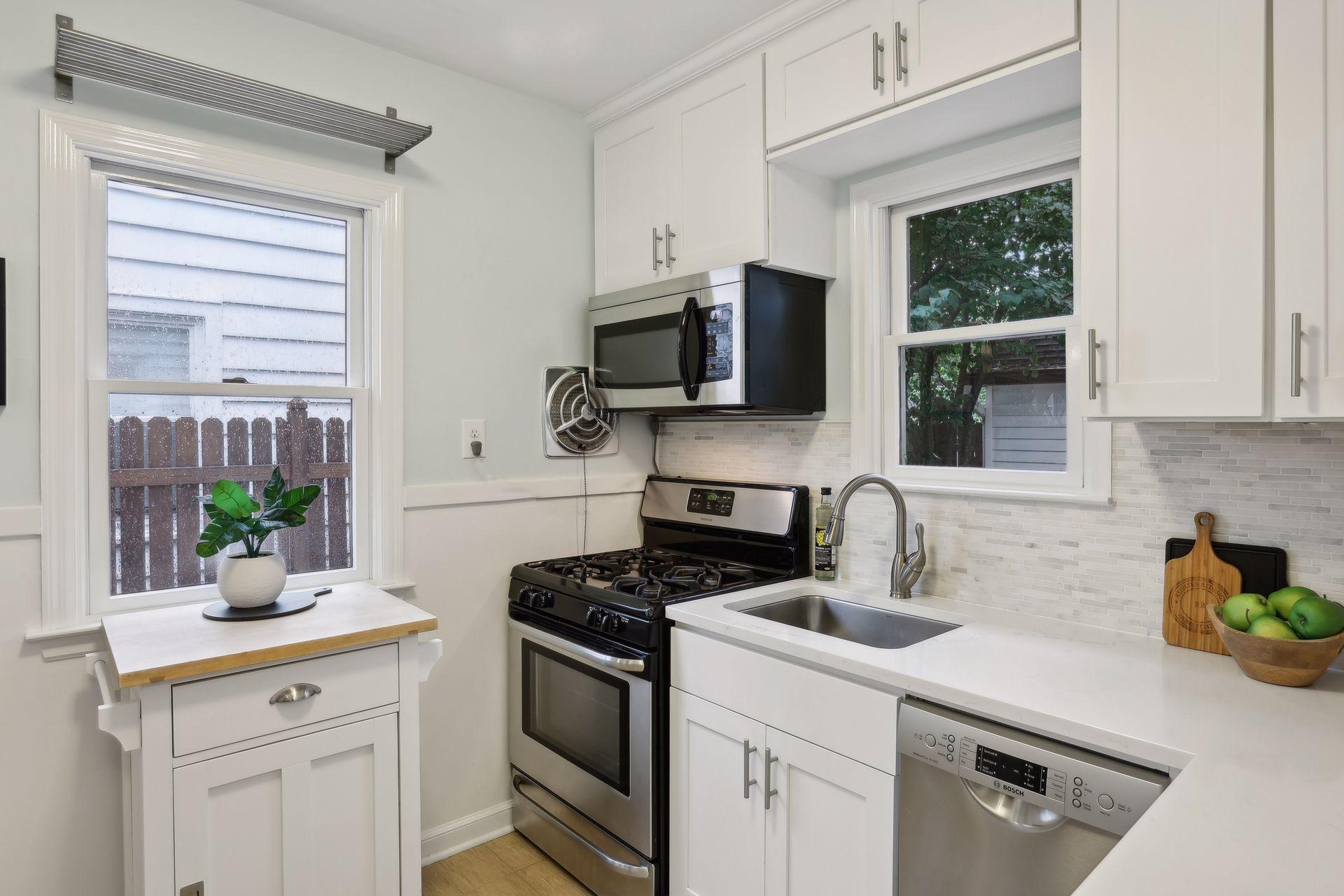 1617 Dunlap Street N